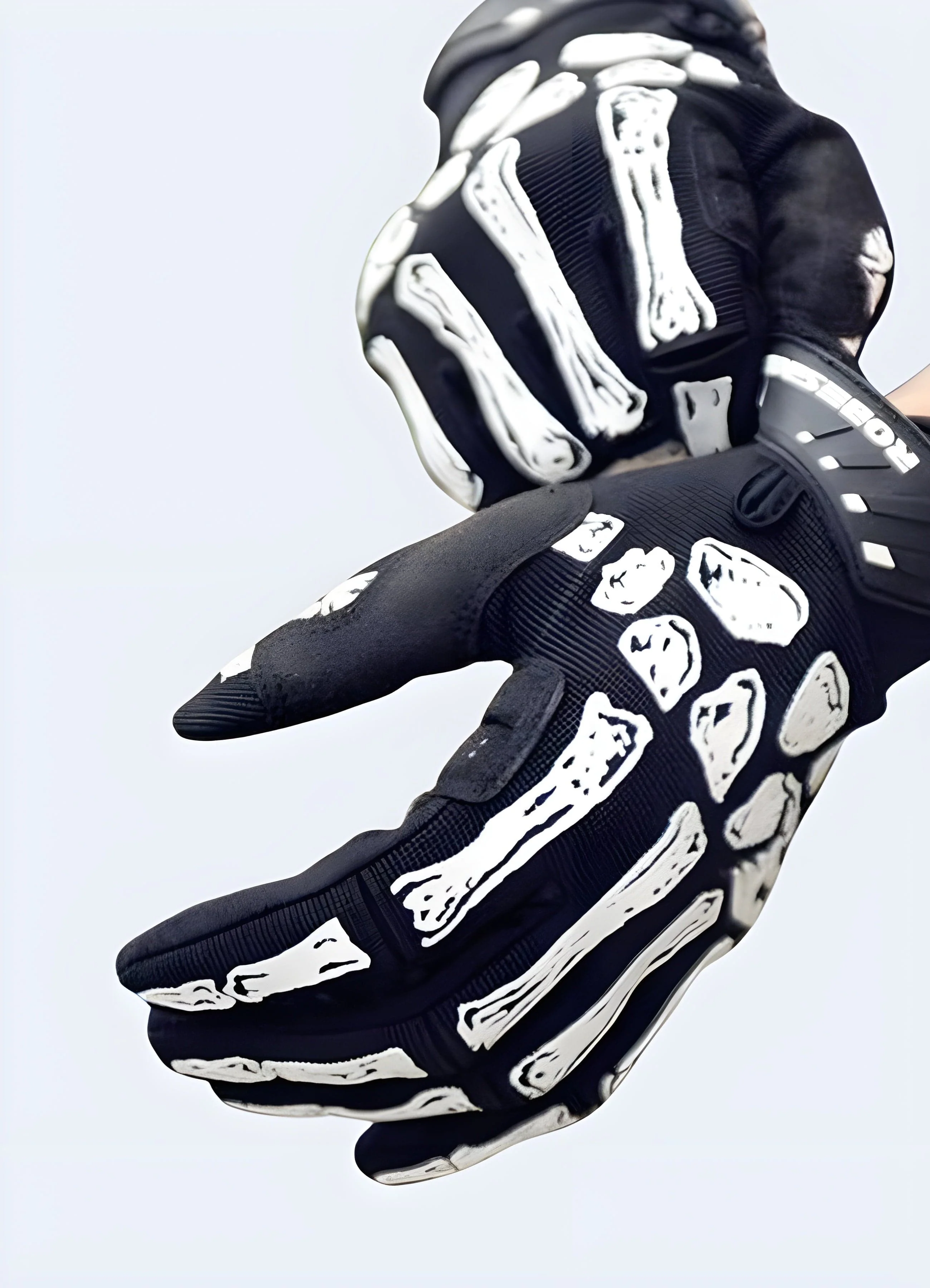 Techwear Skull Gloves - Image 3