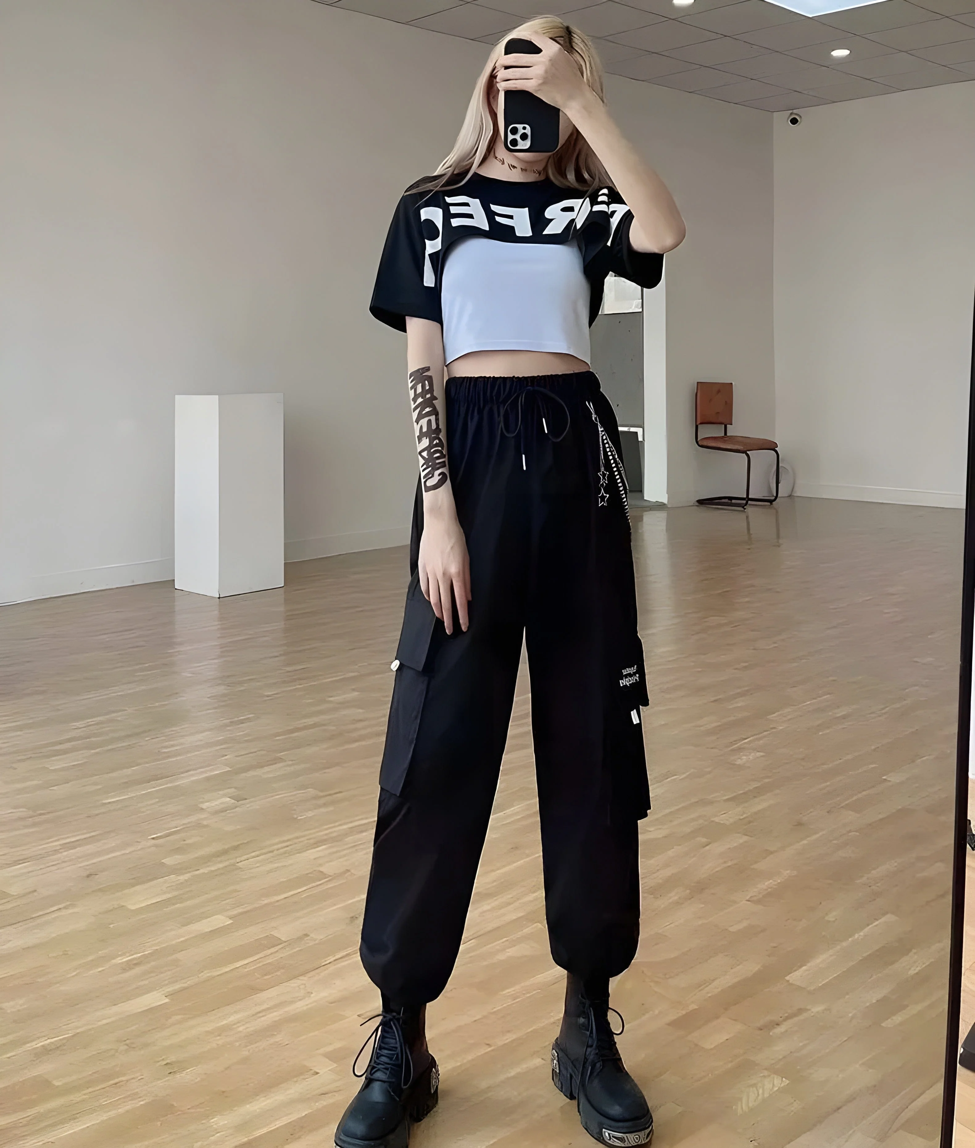 Techwear Women's Pants With Chain - Image 3